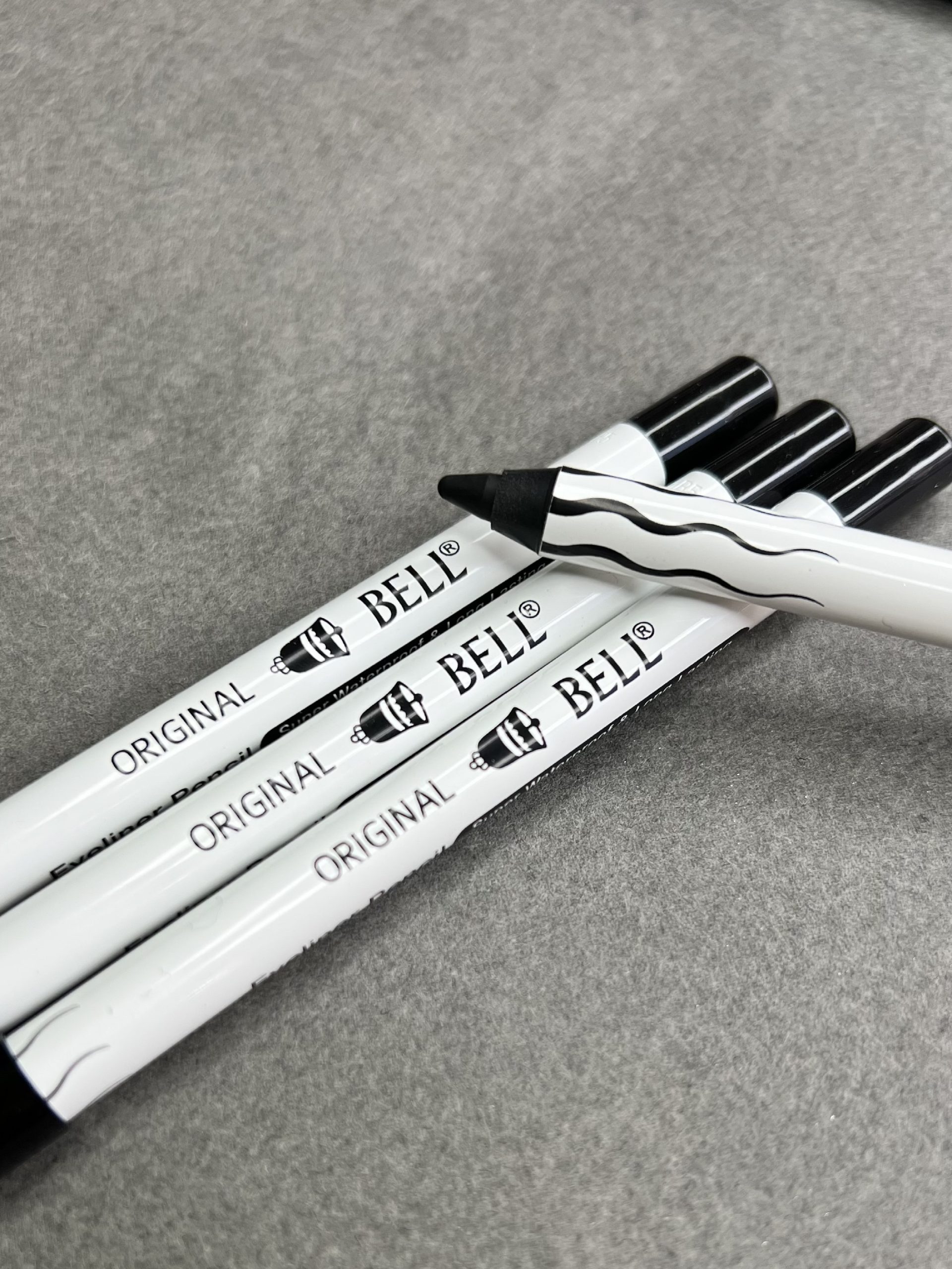 مداد چشم بل مشکی کربن بلک bell