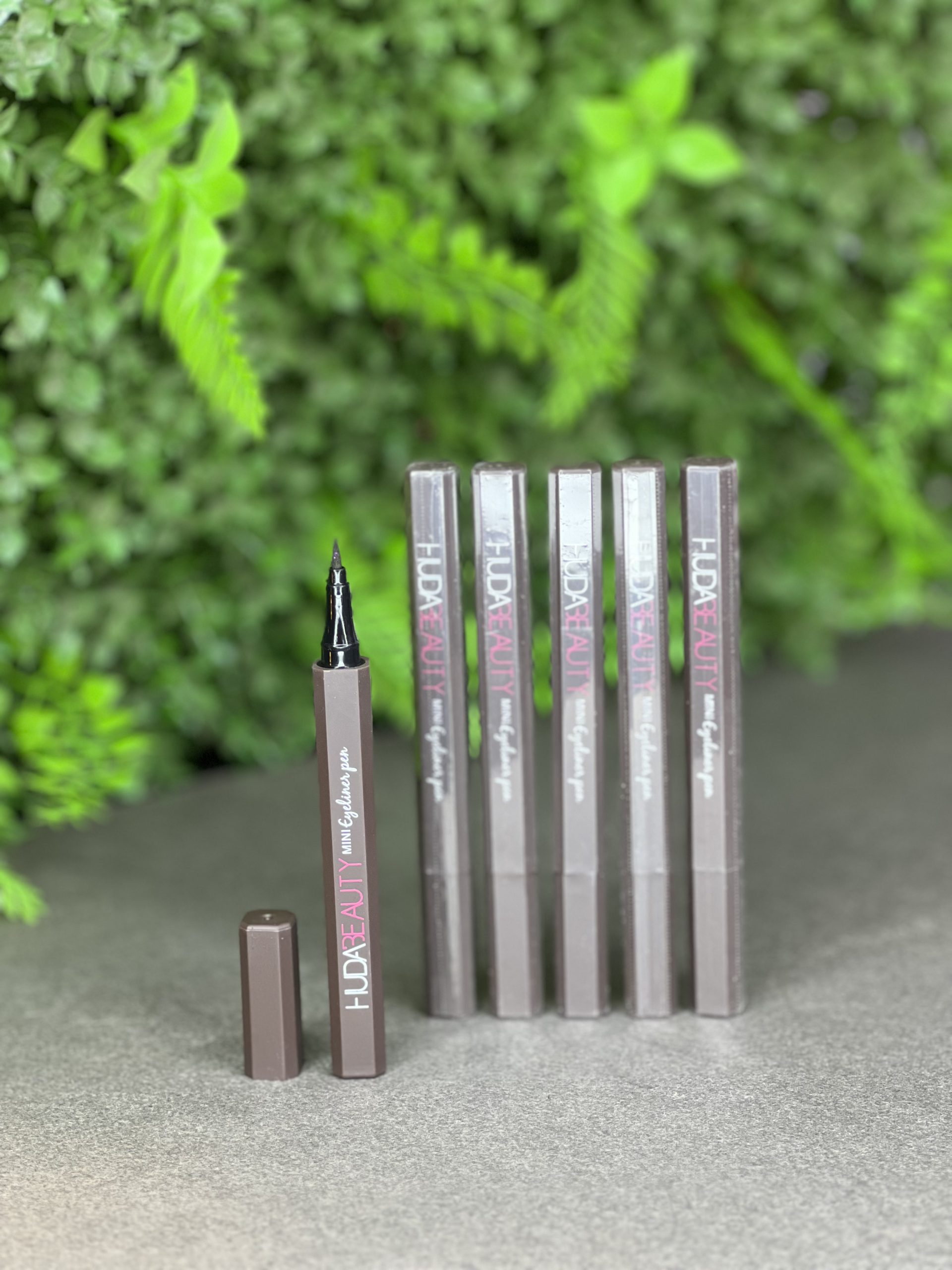 خط چشم ماژیکی قهوه ای