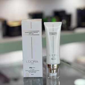 کرم ضدآفتاب +SPF50 بی رنگ مناسب انواع پوست لدورا کر ۸۰ میلی لیتر