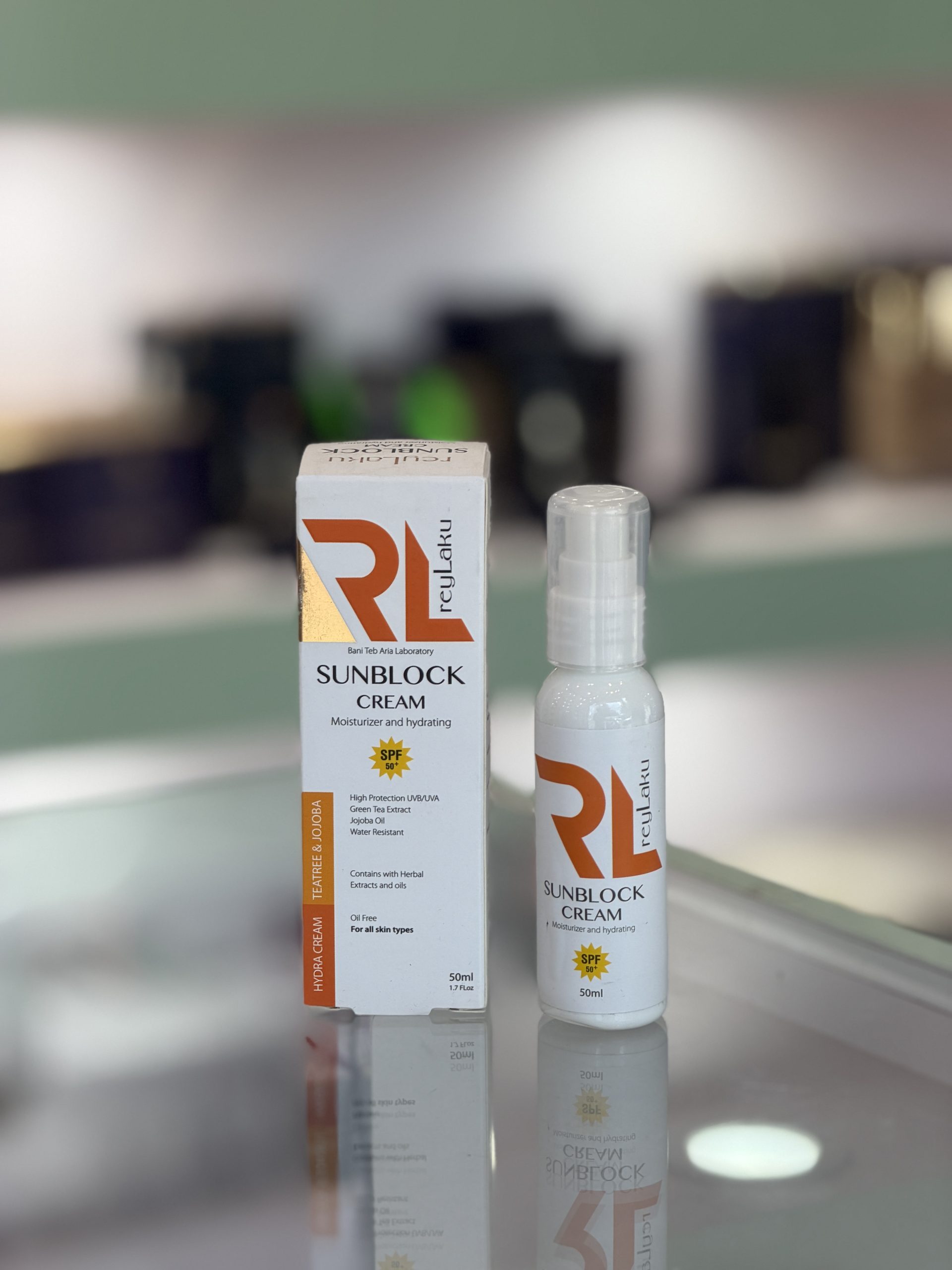 کرم ضد آفتاب بی‌رنگ صورت ری لاکو SPF 50 مدل Vitamin E ‌محافظ UVA،UVB مناسب برای انواع پوست‌ حجم 50 میلی‌لیتر